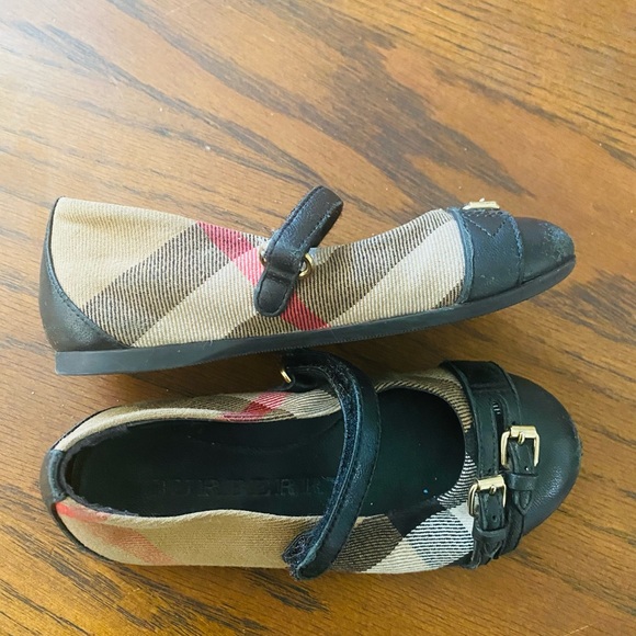 Authentic Burberry Kids shoe - Picture 7 of 8